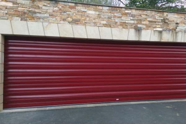 Porte de garage rouge